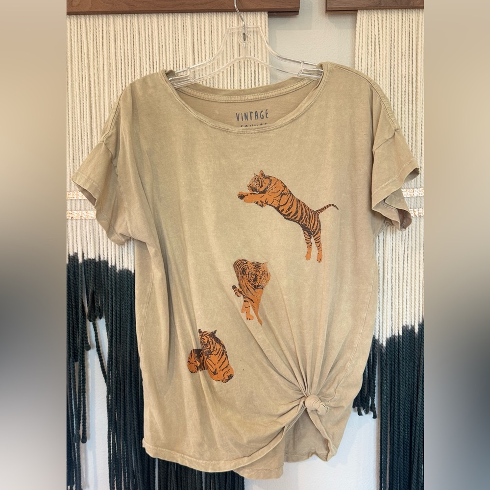 Vintage Canvas 
Size Small